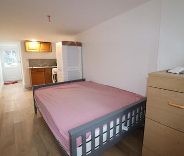 Studio to rent - Photo 2