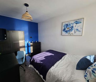 Priestfield Road Room 4 - Photo 1
