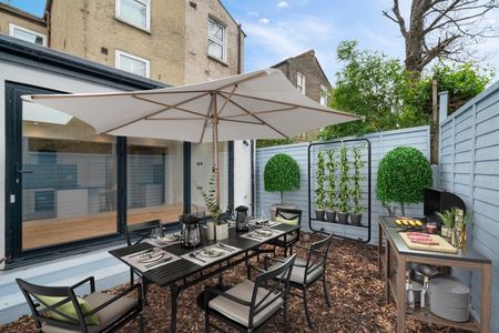 2 Bed Maisonette, Eversleigh Road, SW11 - Photo 5