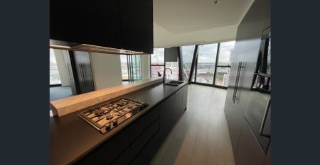 Luxury Waterfront Living in Prime Docklands Location – Flexible Lease Options - Photo 3