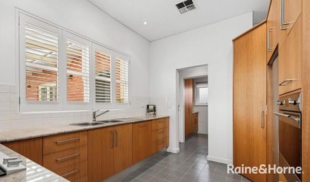 Spectacular City Views in a Stunning Family Home - Photo 2