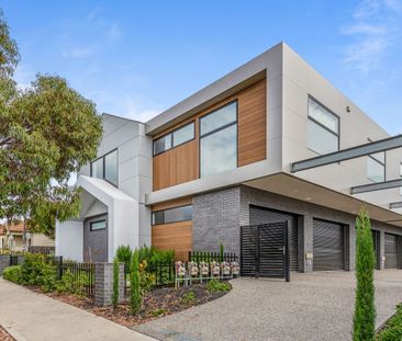 Stylish as new with lofty cathedral style ceilings - Photo 1