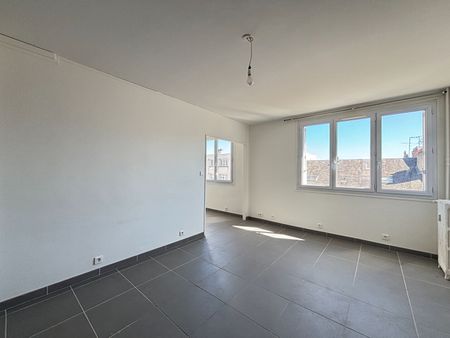 François Perrin, T5 de 79m² en parfait état, avec garage et cave privatif ! CHAUFFAGE-EAU CHAUDE COLLECTIF ! - Photo 3