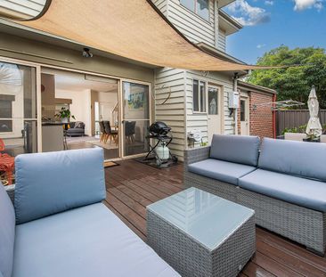 Executive style living in prized pocket locale! - Photo 4