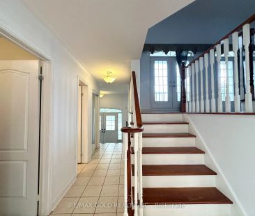 Detached Home For Lease | W9053645 - Photo 4