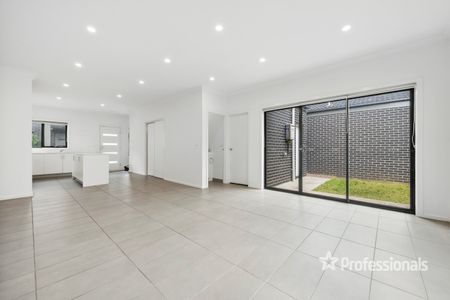 10/37 Latham Street, Werribee VIC 3030 - Photo 2