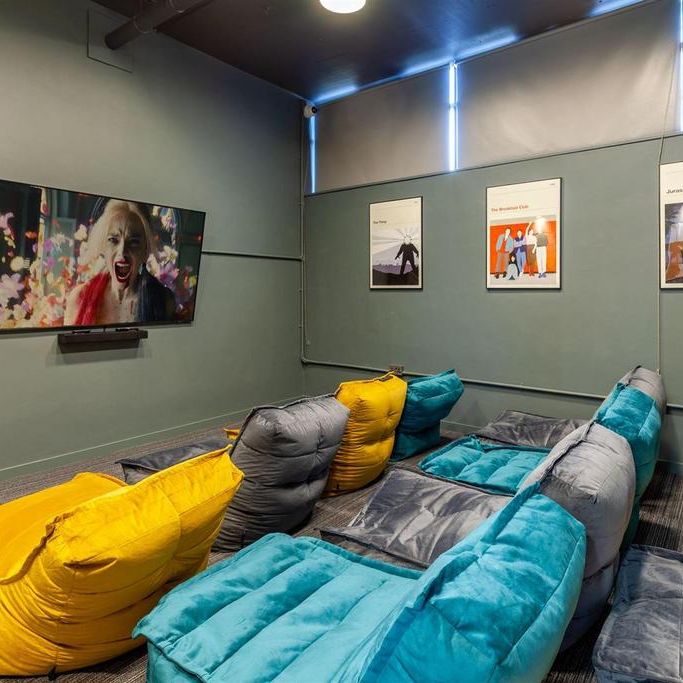 1 bedroom in a flat share to rent - Photo 1