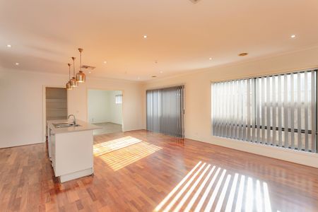 Spacious 4-Bedroom Home in Mernda - Photo 2