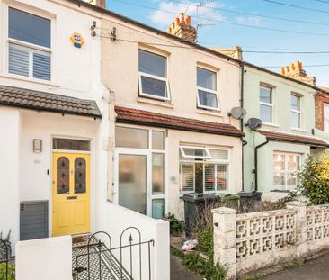 House Share to rent - Hambro Road, London, SW16 - Photo 1