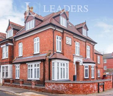 Warwick Corner, Kenilworth, CV8 - Photo 1