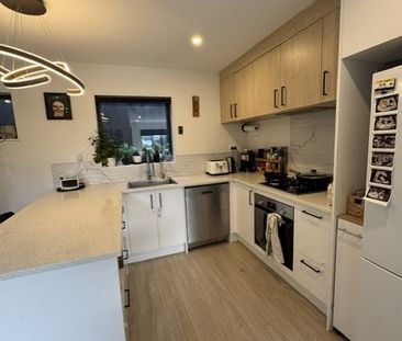 Gorgeous Townhouse in Great Location - Photo 2