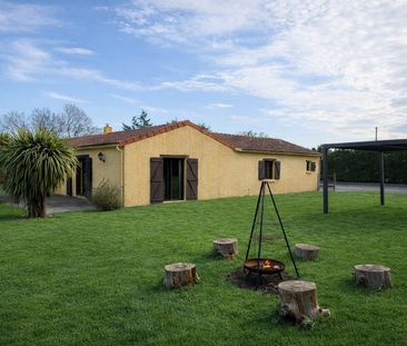 Location Maison 6 pièce(s) - 199 m² - Photo 2