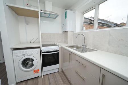 2 bedroom maisonette to rent - Photo 5
