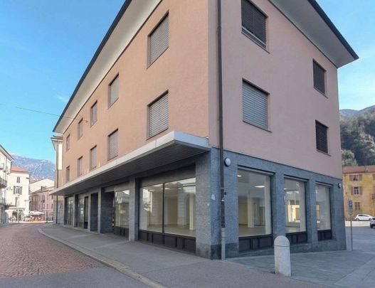 Spazio commerciale con ottima visibilità nel cuore di Bellinzona - Foto 1