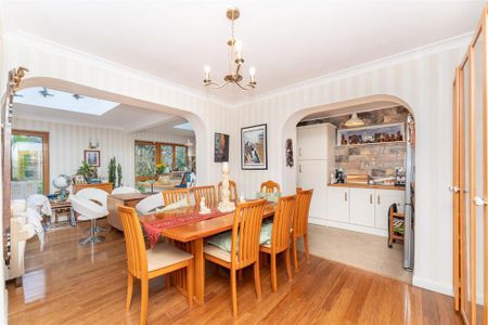 5 bedroom detached house to rent - Photo 5