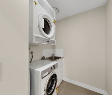 EXECUTIVE FULLY FURNISHED – DESIGNER INTERIORS - Photo 2