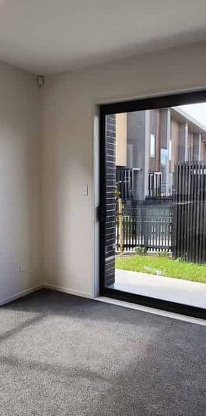 Hobsonville, 2 bedroom, $660 - Photo 1