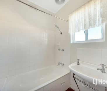 Three Bedroom Family Home - Photo 4