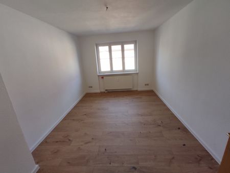 Attraktive 3-Raum-Wohnung mit 70 m² in der Lauestraße 6, Magdeburg - Photo 5