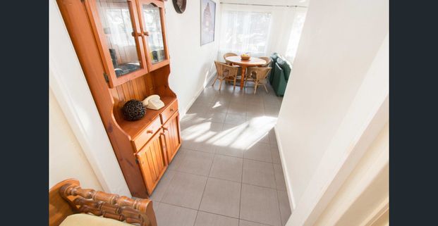 HUGE FURNISHED BEACHSIDE ST KILDA APARTMENT WITH MARINA VIEWS - ALL BILLS INCLUDED - Photo 1