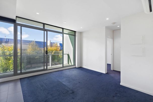 Bright & Modern One-Bedroom Apartment with Balcony in the Heart of Richmond - Photo 1