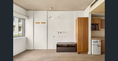 Hotel-style studio apartment in prime village setting - Photo 4