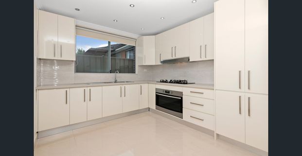 Spacious Family Residence! - Photo 1