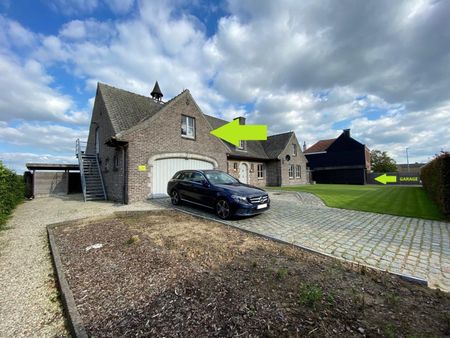 KNUS GEMEUBELD APPARTEMENT MET 1 SLPK | GARAGE - Photo 2