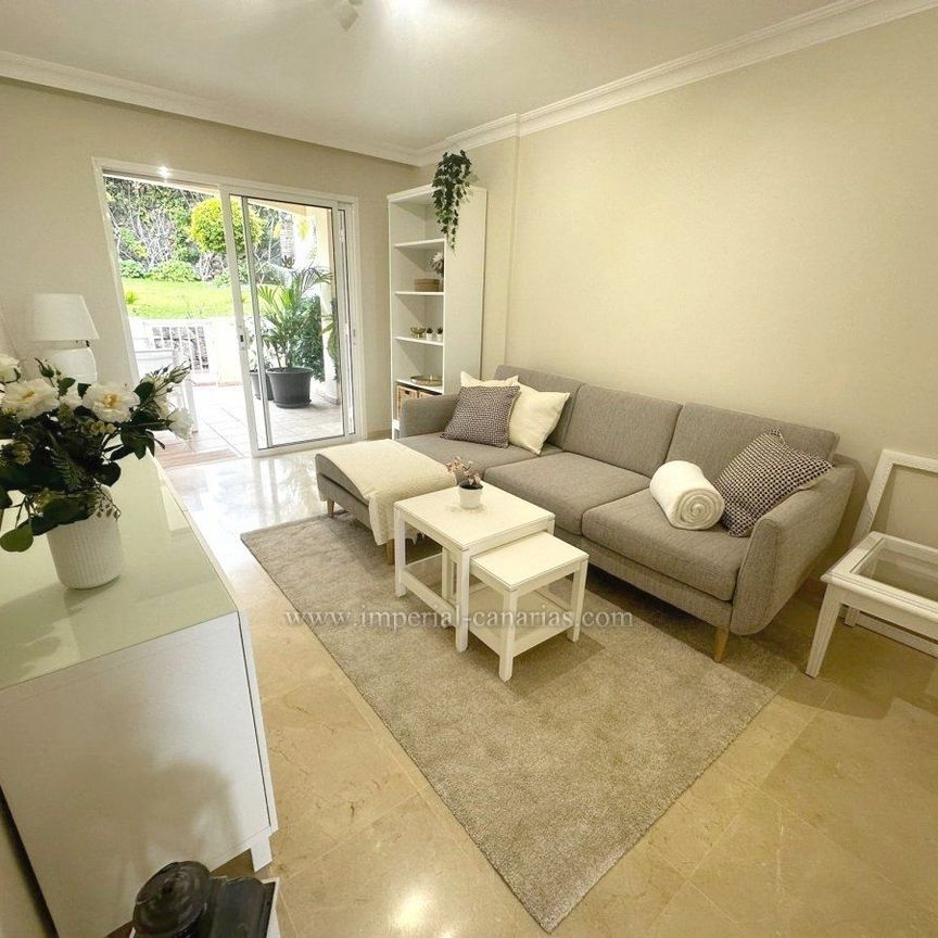 Cozy and elegant apartment for seasonal rental. With garage and heated pool - Photo 1