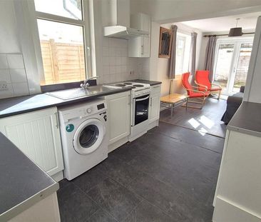 4 bedroom terraced house to rent - Photo 6