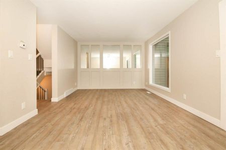 Beautiful 3 Bedroom Townhouse in Riverside Meadows - Photo 3