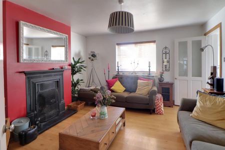 3 bedroom semi-detached house to rent - Photo 2