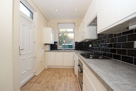4 bedroom terraced house to rent - Photo 5