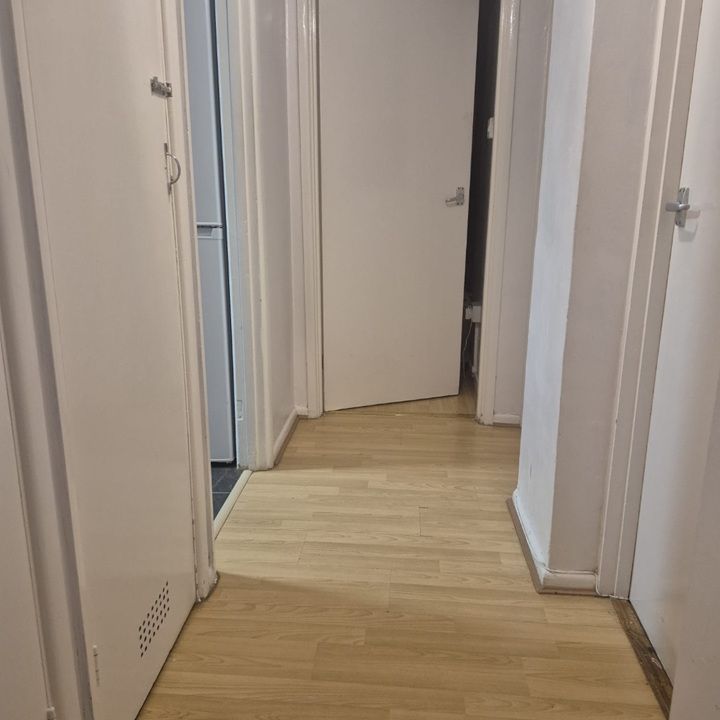 2 Bed Flat, Osborne Gardens, CR7 - Photo 1