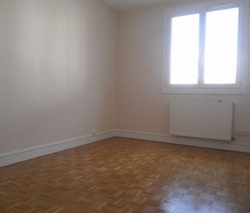 A LOUER - Bourges - T3 de 64.82m² avec balcon, cave, grenier et par... - Photo 1