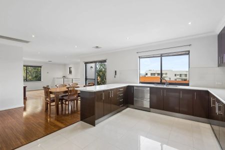 Spacious & Modern Living in the Heart of Wembley - Photo 3
