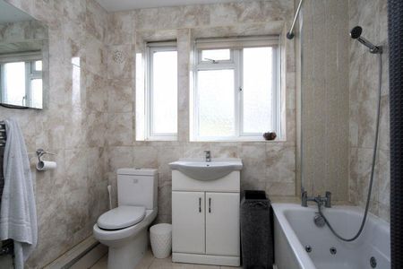 2 bedroom ground floor flat to rent - Photo 5