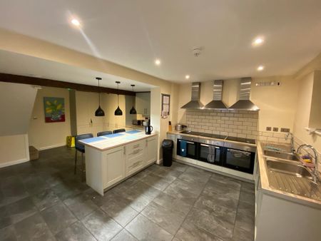 1 bedroom in a house share to rent - Photo 4
