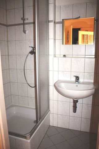 Charmante Altbauwohnung mit Holzdielen und Wohnküche! - Foto 3