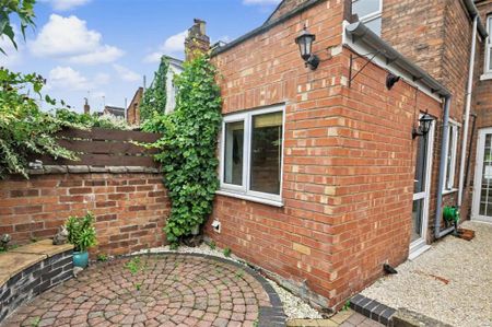 2 bedroom terraced house to rent - Photo 4