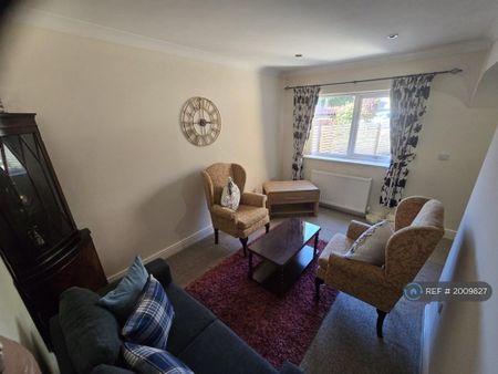 3 bedroom semi-detached house to rent - Photo 3