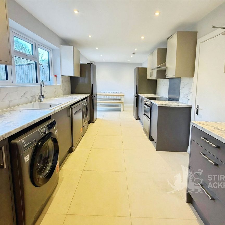 Applegarth Avenue, Guildford, Surrey, GU2 8LP - Photo 1