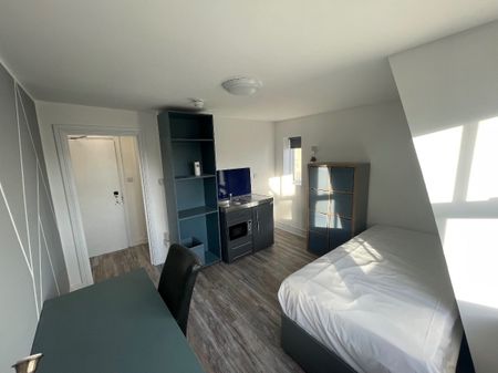 Studio Flat, First Floor, BN1 - Photo 3