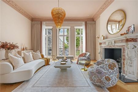 An entire townhouse in Knightsbridge that has recently come to the Lettings' market offers flexible accommodation and encompasses not only four receptions, five bedrooms and a passenger lift but also staff accommodation. EPC rating E | Council Tax Band H - Photo 5