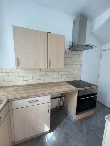 2 Bed Terraced House, Woodview Mount, LS11 - Photo 5