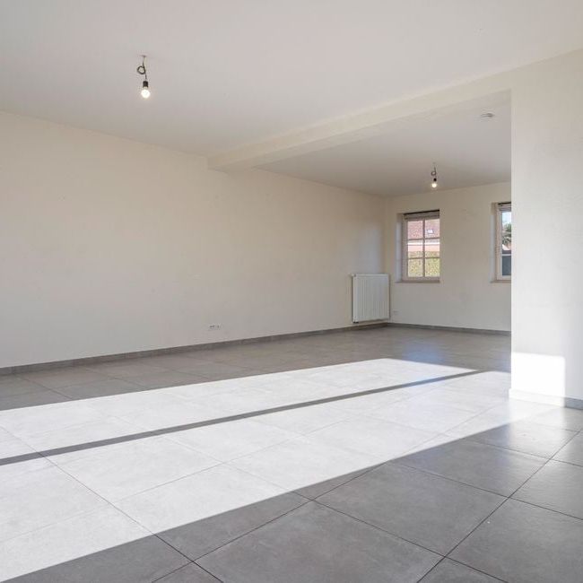 Woning te huur in Kruishoutem voor € 1.150 met 3 slaapkamers - Photo 1