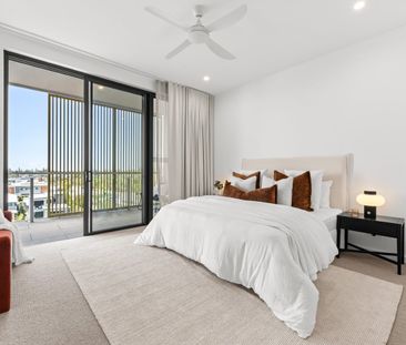 REFINED COASTAL LIVING WITH ROOM TO RELAX - Photo 5