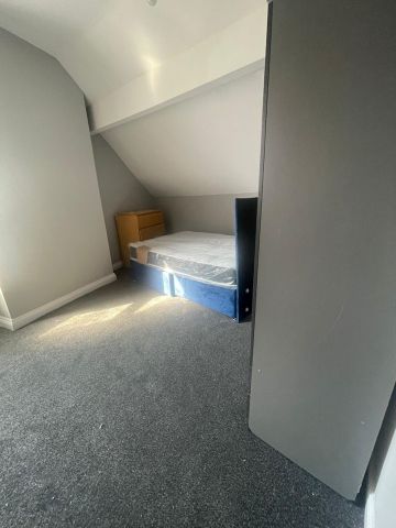 Room in a Shared House, Royal Park Avenue, LS6 - Photo 3