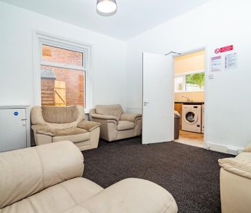 6 bedroom semi-detached house to rent - Photo 1