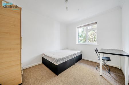 5 bedroom semi-detached house to rent - Photo 2